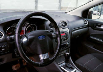 Подержанный автомобиль Ford Focus Hatchback 2010 года (15 фото)