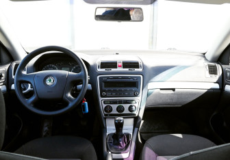 Подержанный автомобиль Skoda Octavia Liftback 2008 года (15 фото)