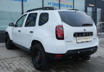 Подержанный автомобиль Renault Duster 2018 года (3 фото)