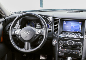 Подержанный автомобиль Infiniti FX 2012 года (11 фото)