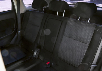 Подержанный автомобиль Mitsubishi Outlander 2018 года (16 фото)