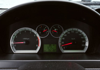 Подержанный автомобиль Chevrolet Aveo Sedan 2011 года (15 фото)