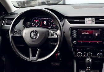 Подержанный автомобиль Skoda Octavia Liftback 2020 года (19 фото)
