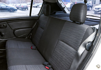 Подержанный автомобиль Renault Sandero 2011 года (14 фото)