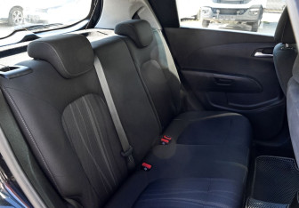 Подержанный автомобиль Chevrolet Aveo Hatchback 2014 года (22 фото)