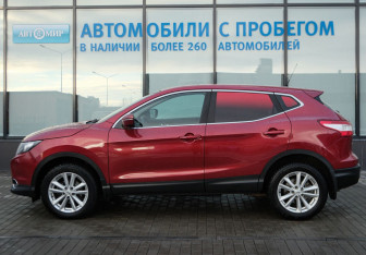 Подержанный автомобиль Nissan Qashqai 2014 года (2 фото)