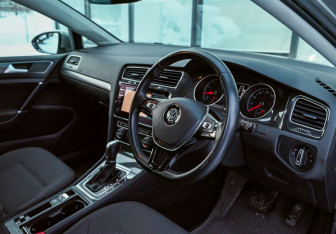 Подержанный автомобиль Volkswagen Golf Wagon 2018 года (14 фото)