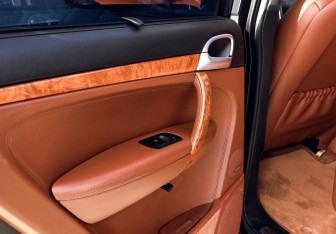 Подержанный автомобиль Porsche Cayenne 2007 года (27 фото)