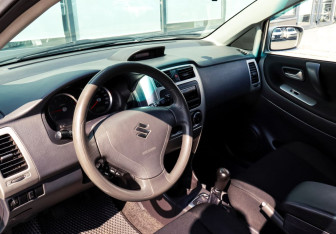 Подержанный автомобиль Suzuki Liana Wagon 2004 года (14 фото)