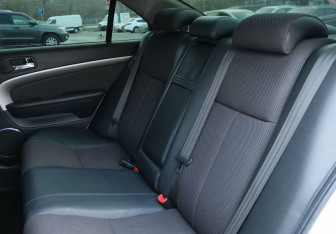 Подержанный автомобиль Chevrolet Epica 2010 года (17 фото)