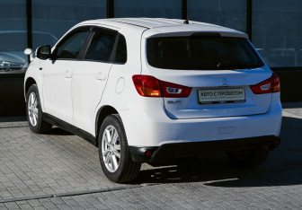 Подержанный автомобиль Mitsubishi RVR Suv 2013 года (3 фото)