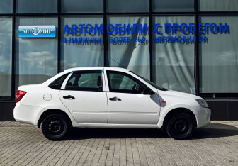 Подержанный автомобиль LADA (ВАЗ) Granta Sedan 2012 года (6 фото)