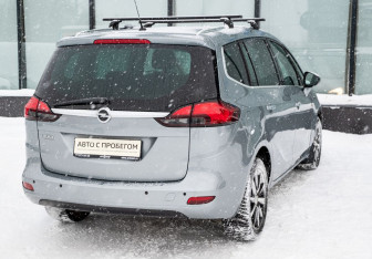 Подержанный автомобиль Opel Zafira Compactvan 2013 года (6 фото)