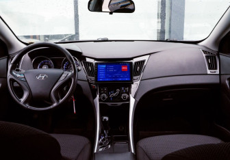 Подержанный автомобиль Hyundai Sonata 2011 года (18 фото)