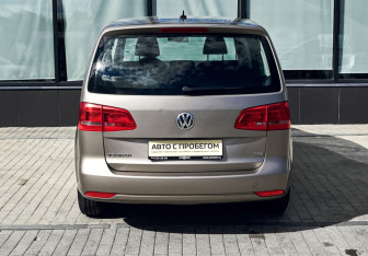 Подержанный автомобиль Volkswagen Touran 2012 года (4 фото)