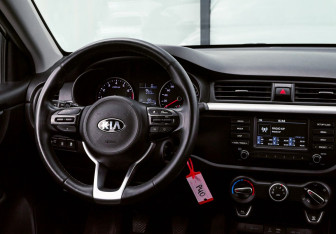 Подержанный автомобиль Kia Rio Sedan 2019 года (20 фото)