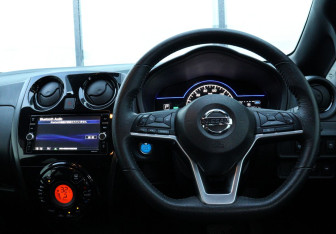 Подержанный автомобиль Nissan Note 2019 года (10 фото)