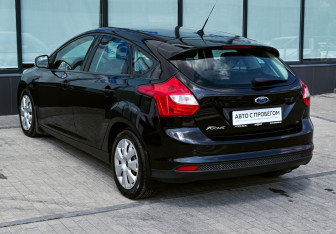 Подержанный автомобиль Ford Focus Hatchback 2013 года (3 фото)