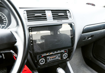 Подержанный автомобиль Volkswagen Jetta Sedan 2012 года (10 фото)