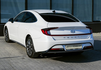 Подержанный автомобиль Hyundai Sonata 2023 года (3 фото)