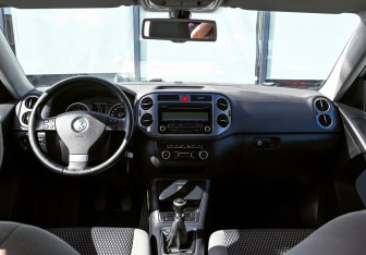 Подержанный автомобиль Volkswagen Tiguan 2010 года (20 фото)
