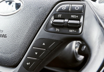 Подержанный автомобиль Kia Ceed Hatchback 2015 года (12 фото)