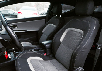 Подержанный автомобиль Kia Ceed Hatchback 2013 года (16 фото)