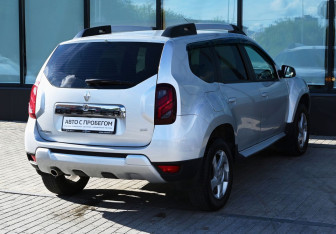 Подержанный автомобиль Renault Duster 2016 года (5 фото)