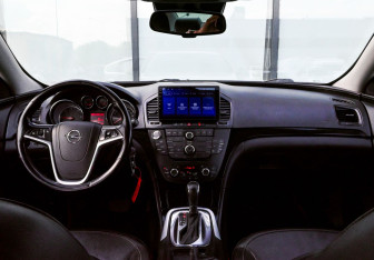 Подержанный автомобиль Opel Insignia Sedan 2013 года (17 фото)