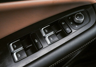 Подержанный автомобиль LIVAN X6PRO 2023 года (17 фото)