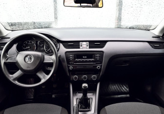 Подержанный автомобиль Skoda Octavia Liftback 2014 года (17 фото)