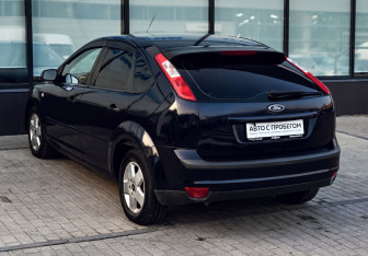 Подержанный автомобиль Ford Focus Hatchback 2006 года (3 фото)