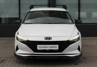 Подержанный автомобиль Hyundai Elantra Sedan 2021 года (8 фото)