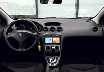 Подержанный автомобиль Peugeot 308 Wagon 2010 года (17 фото)