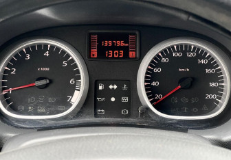 Подержанный автомобиль Renault Duster 2013 года (14 фото)