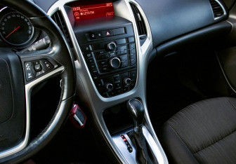 Подержанный автомобиль Opel Astra Hatchback 2011 года (9 фото)