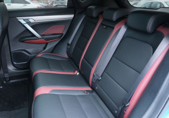 Подержанный автомобиль Geely Coolray 2023 года (16 фото)