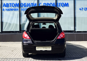 Подержанный автомобиль Nissan Tiida Hatchback 2012 года (19 фото)