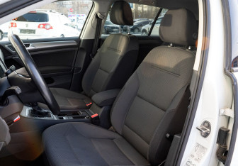 Подержанный автомобиль Volkswagen Golf Hatchback 2015 года (9 фото)