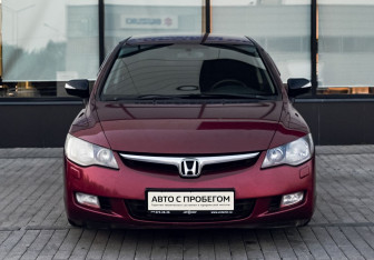 Подержанный автомобиль Honda Civic Sedan 2008 года (8 фото)