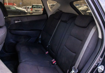 Подержанный автомобиль Hyundai i30 Hatchback 2009 года (16 фото)