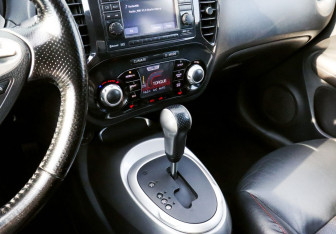 Подержанный автомобиль Nissan Juke 2011 года (10 фото)