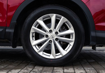 Подержанный автомобиль Nissan Qashqai 2014 года (15 фото)