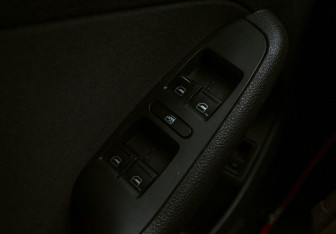 Подержанный автомобиль Volkswagen Jetta Sedan 2013 года (11 фото)