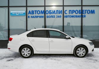 Подержанный автомобиль Volkswagen Jetta Sedan 2013 года (6 фото)