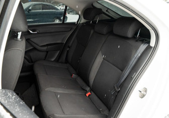 Подержанный автомобиль Skoda Rapid Liftback 2015 года (16 фото)