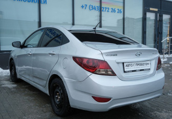 Подержанный автомобиль Hyundai Solaris Sedan 2011 года (3 фото)