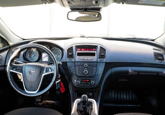 Подержанный автомобиль Opel Insignia Sedan 2011 года (10 фото)