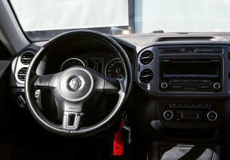 Подержанный автомобиль Volkswagen Tiguan 2013 года (17 фото)