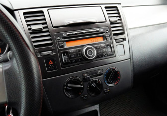 Подержанный автомобиль Nissan Tiida Hatchback 2011 года (10 фото)